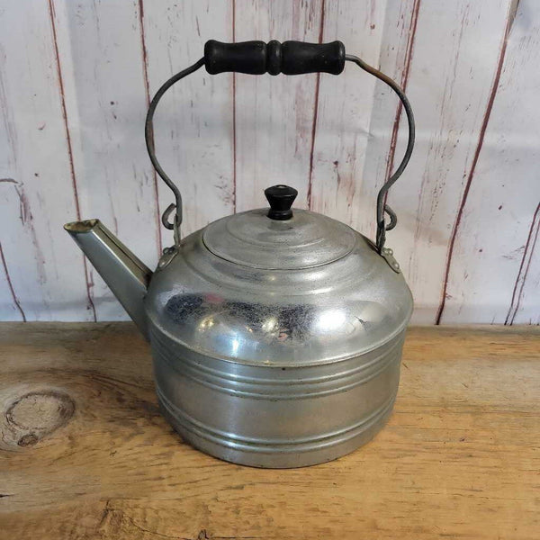 Old Metal Kettle (JAS)