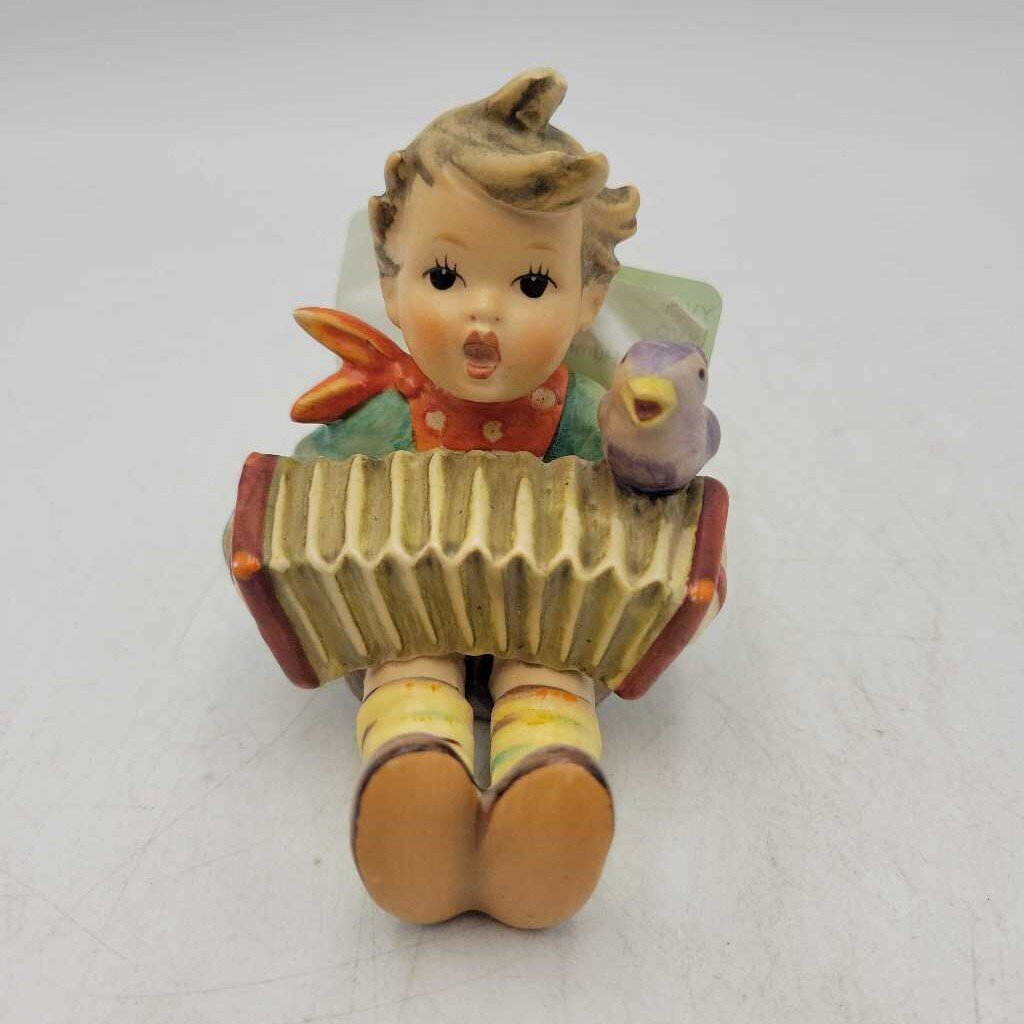 Hummel Figurine (YVO) (408)