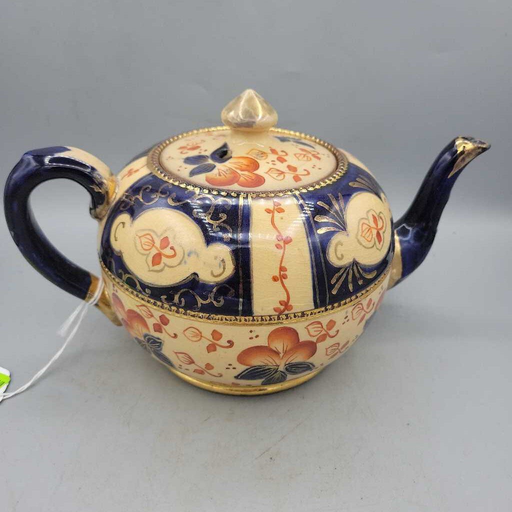 Antique Tea pot Pottery Made in England (SC) 1074