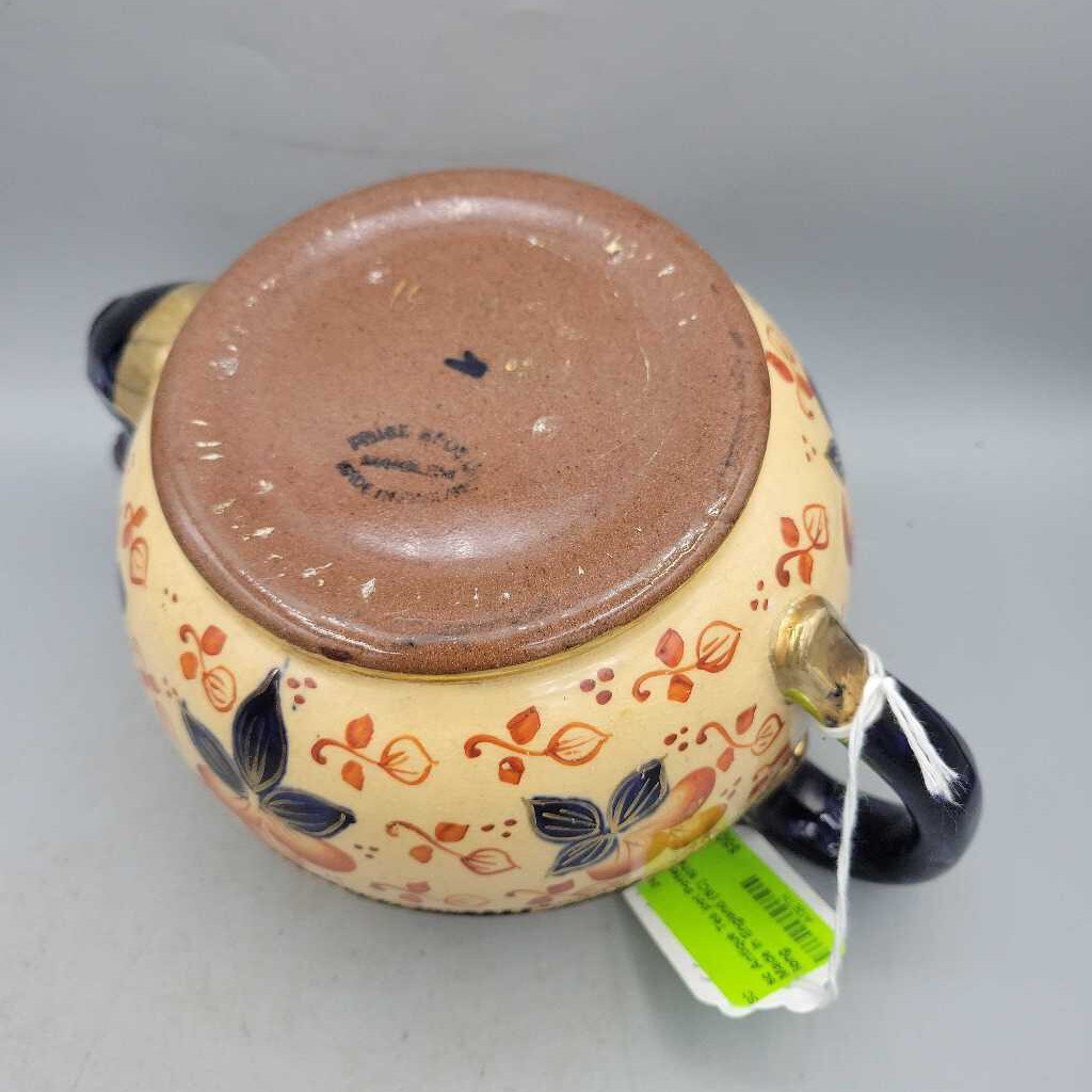 Antique Tea pot Pottery Made in England (SC) 1074