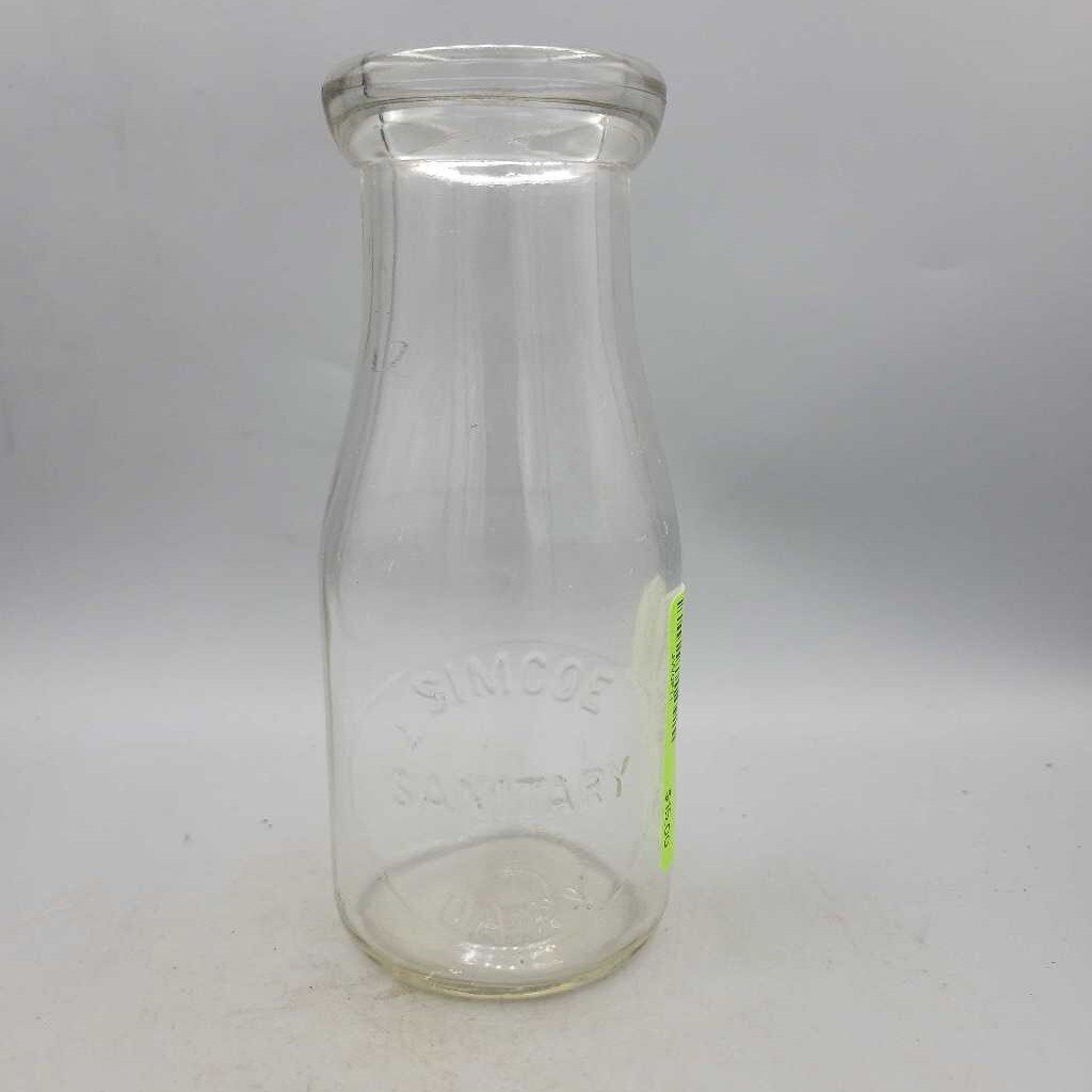 Simcoe Sanitary Dairy Milk bottle . 1/2 pint (DR)