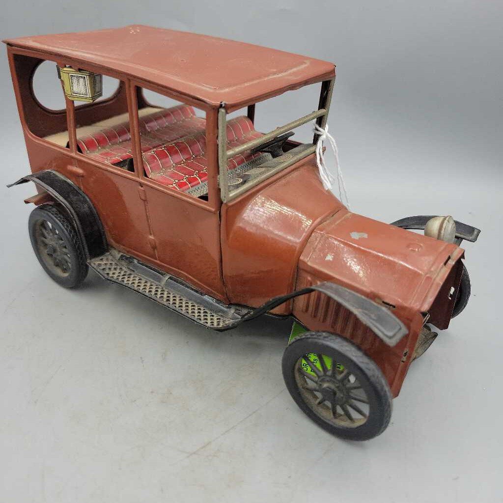 Tin Car Missing a few parts (DR)