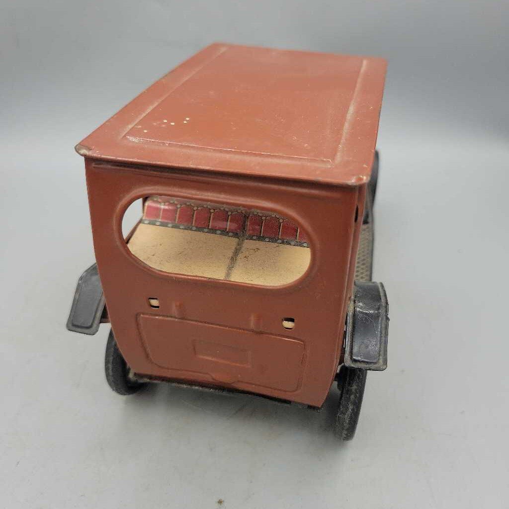 Tin Car Missing a few parts (DR)