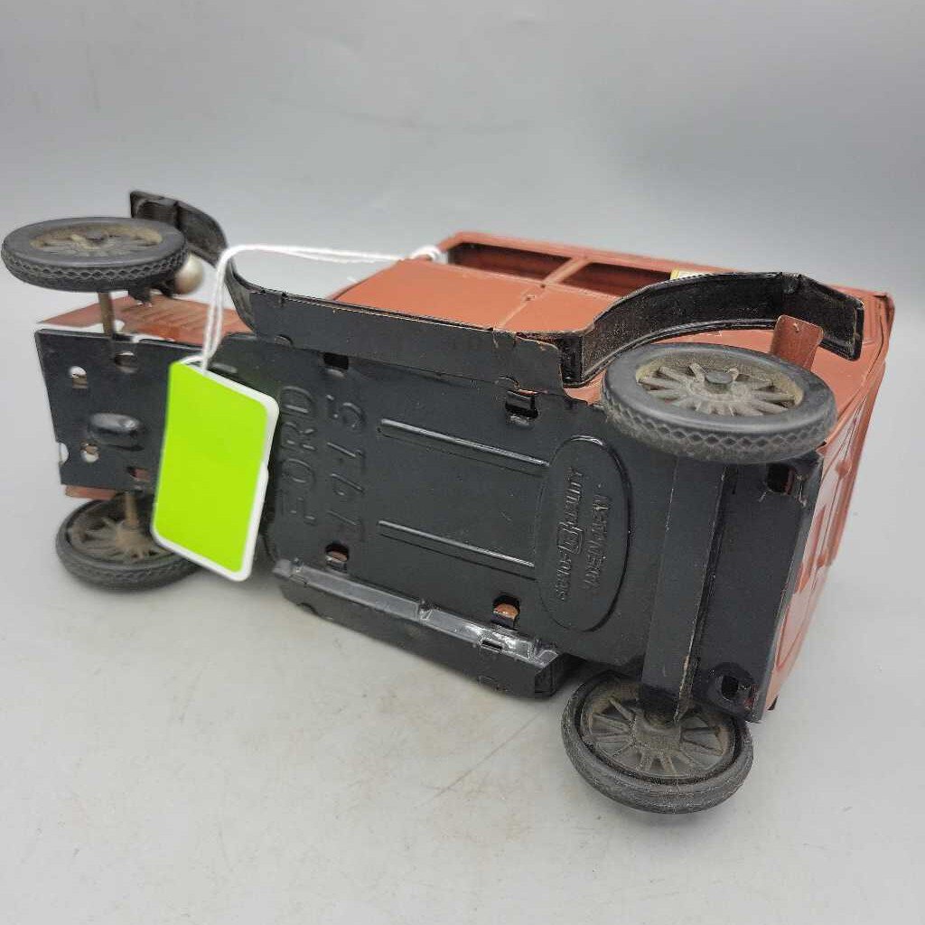 Tin Car Missing a few parts (DR)