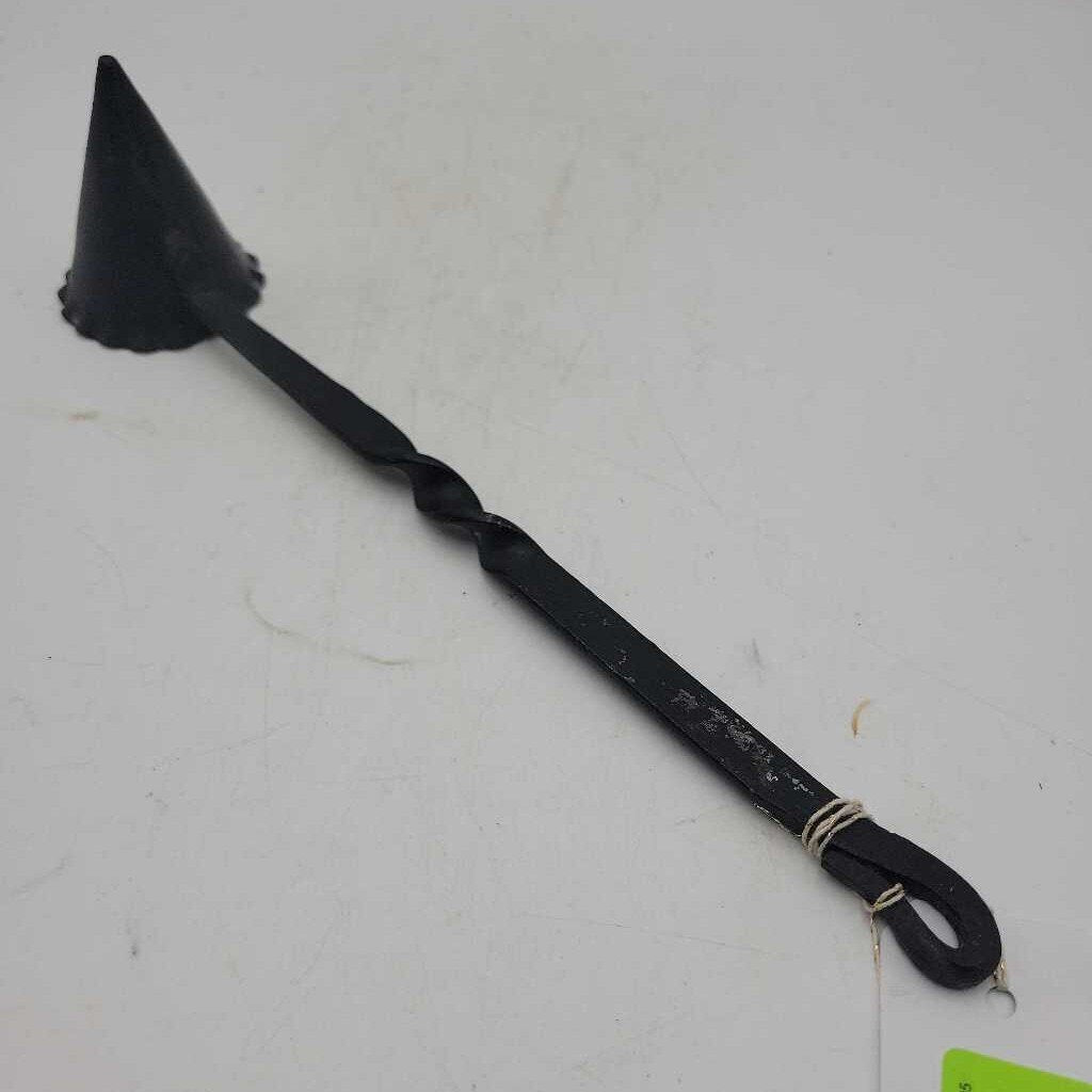 WDV1513 Black Gothic Candle Snuffer {R}