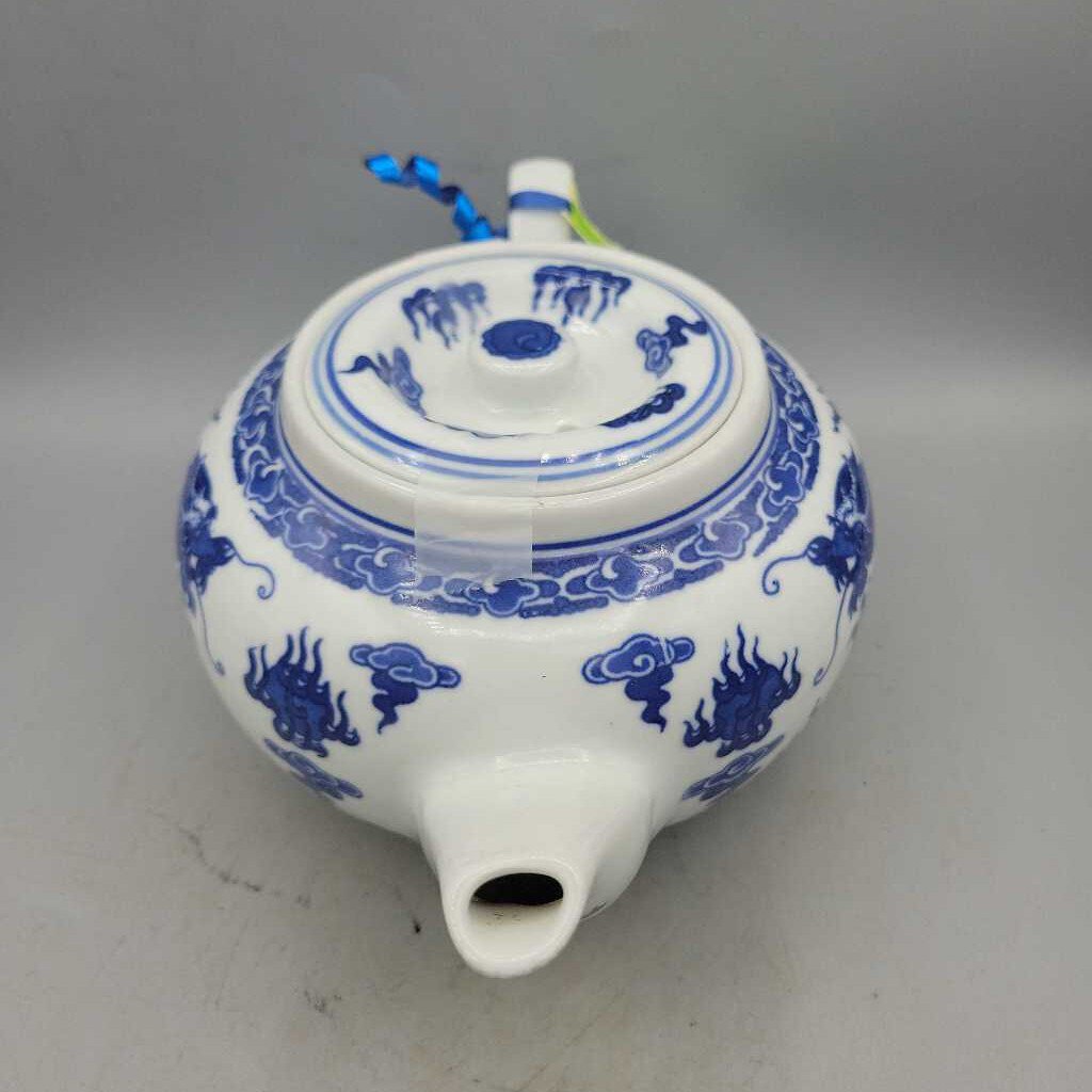 Blue Willow Tea Pot (TRE)