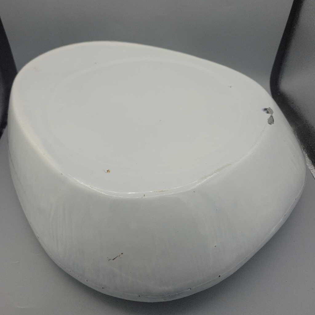 Enamel ware bed pan (JAS)