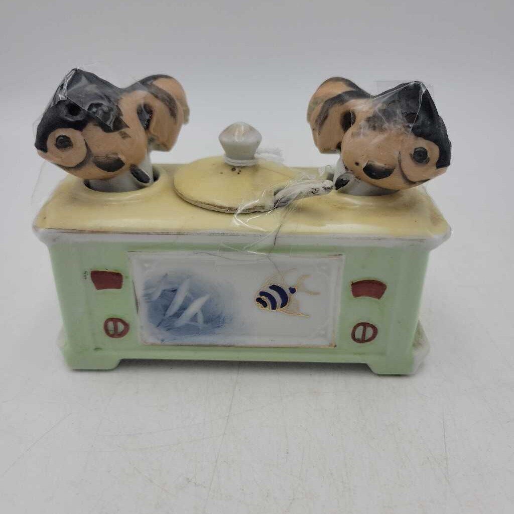 Salt/pepper & condiment Nodder set (BG) #172