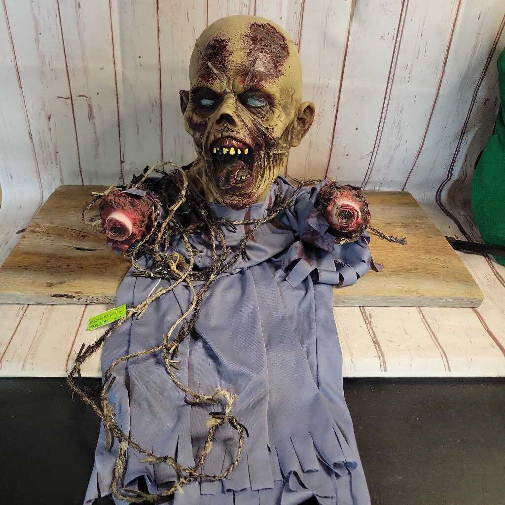 Zombie Decoration On Barbed Wire Fake (BS)