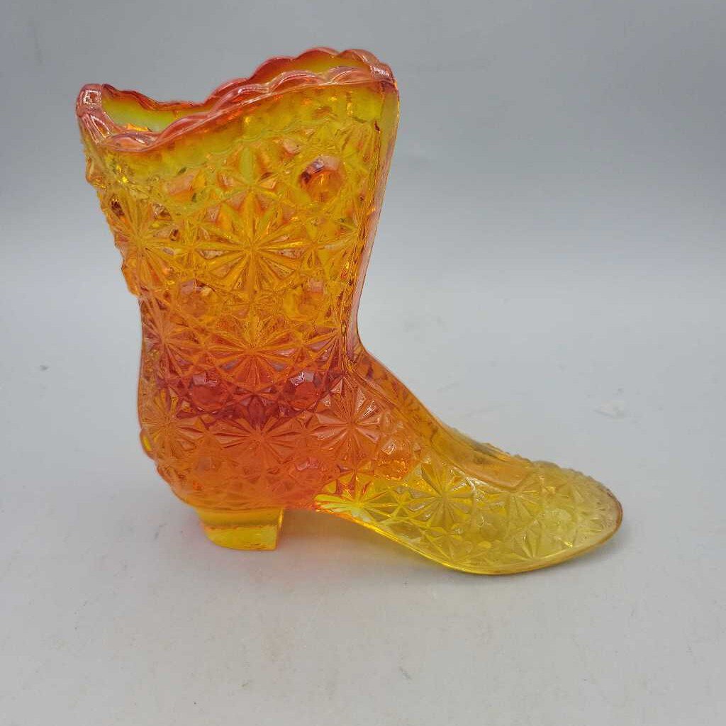 Fenton Glass shoe (LIND) P2227