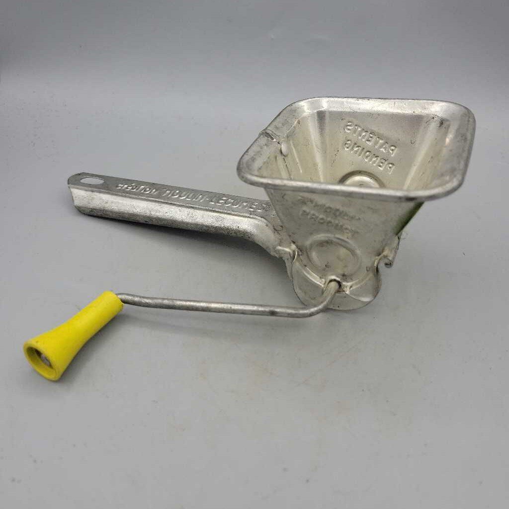 Vintage Kitchen Tool (JAS)