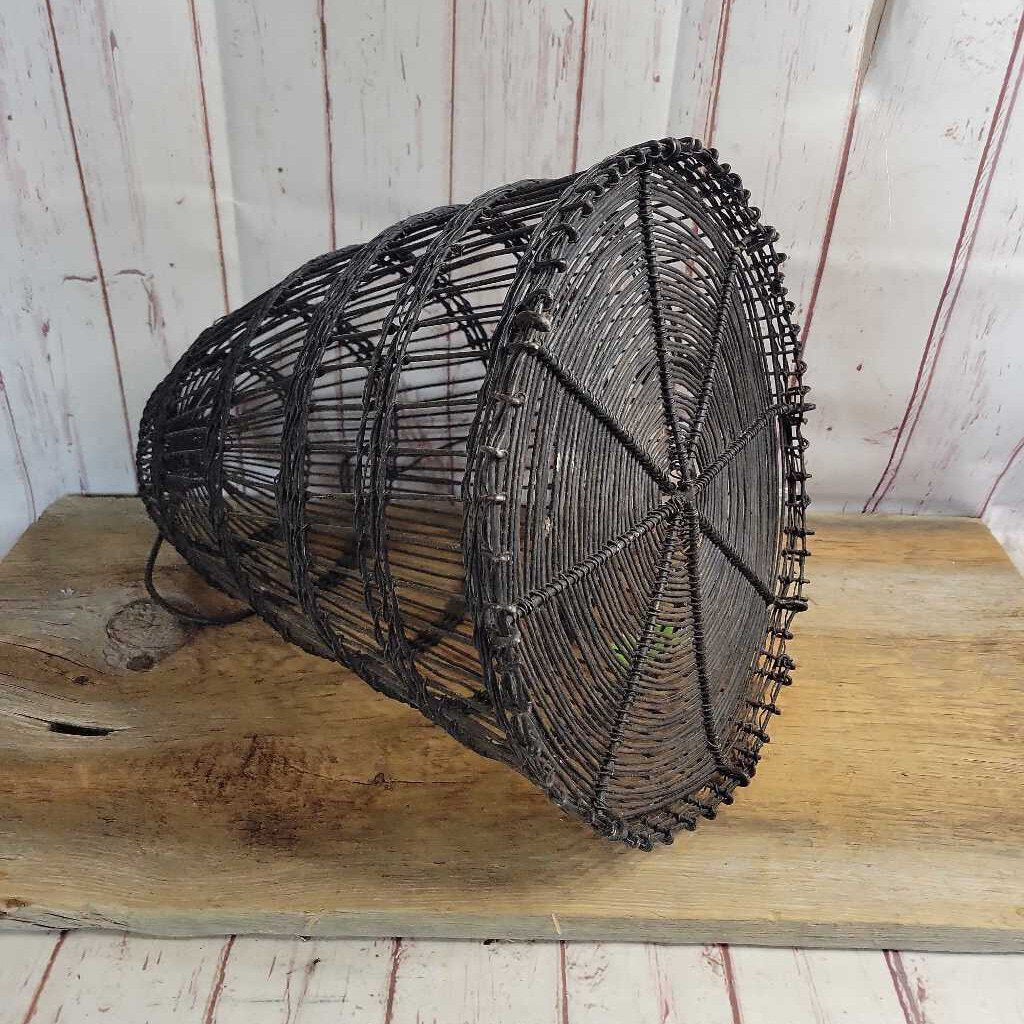 Early Wire Beehive Bird Cage (US2)