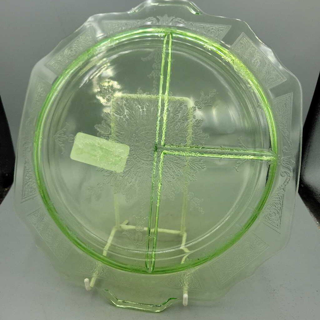 Uranium Glass Divided Plate (YVO) 410