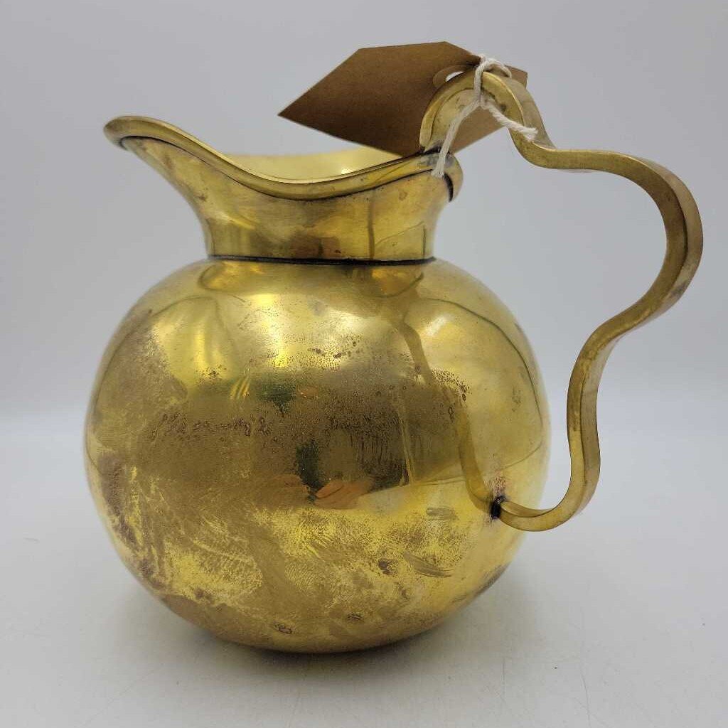 Brass Pitcher w Ornate Handle (0040)