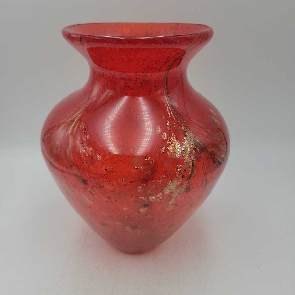 Red glass art vase (LIND)