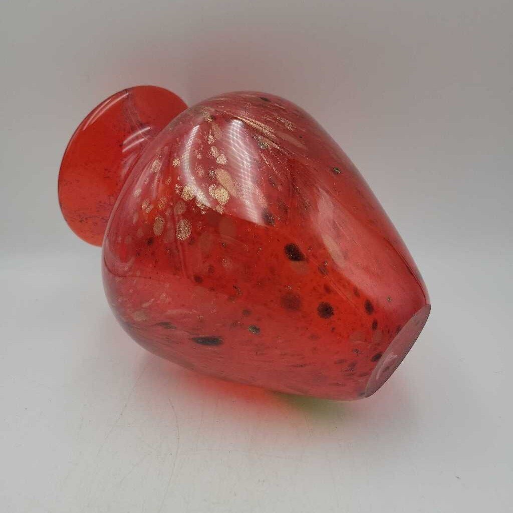 Red glass art vase (LIND)