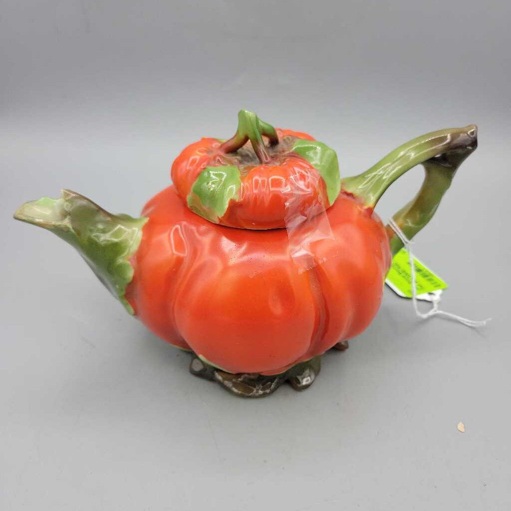 Royal Bayruth Tomato Tea pot (DEB)