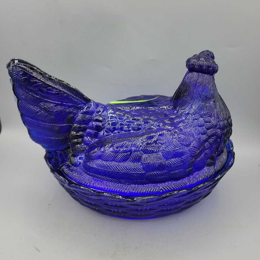 Large Cobalt Blue Chicken / Hen on Nest (YVO) (411)