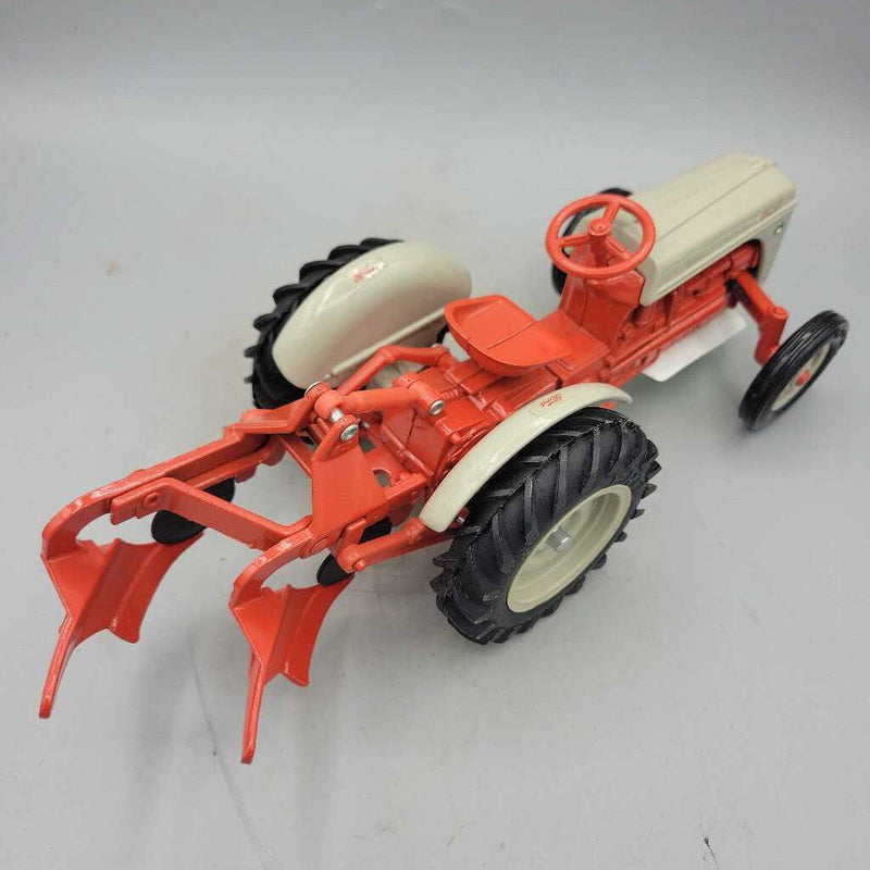 Ertl Ford 8N Tractor w/Plow (YVO) (411)