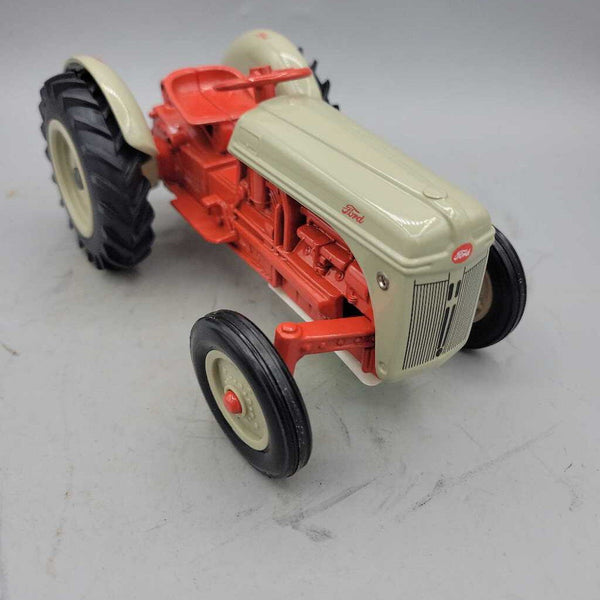 Vintage Ertl Ford Die Cast Metal Tractor (YVO) (411)