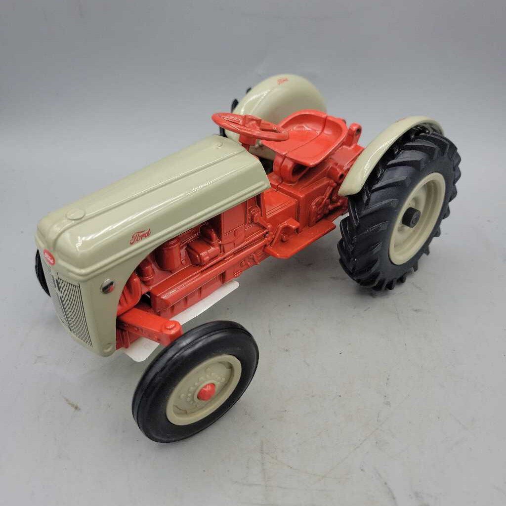 Vintage Ertl Ford Die Cast Metal Tractor (YVO) (411)