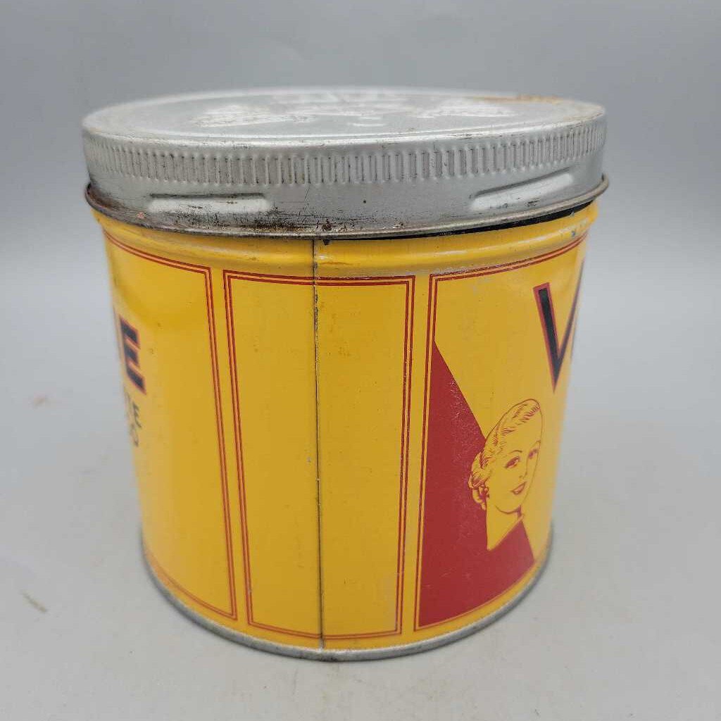 Vogue Tobacco Tin (YVO) 411