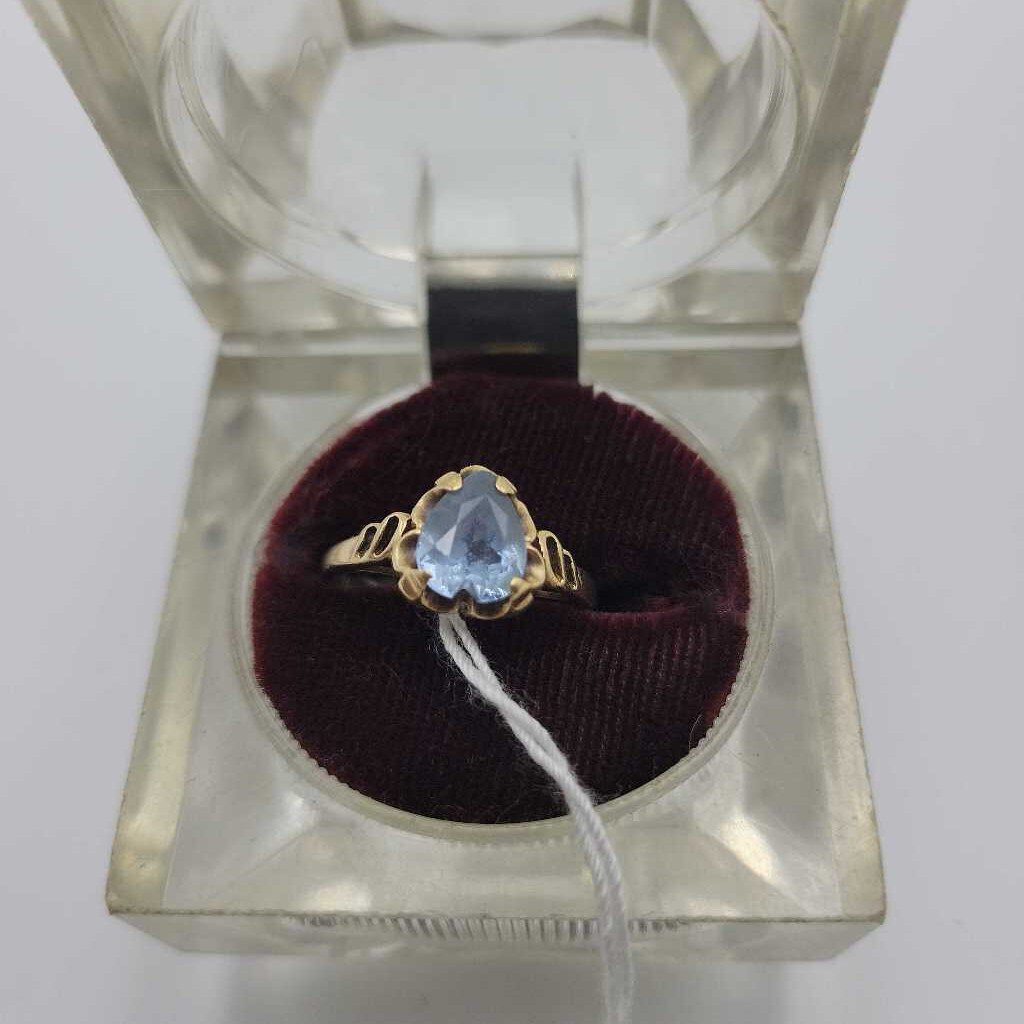 10K gold ring with blue heart shaped stone, size 6.75 (LIND)