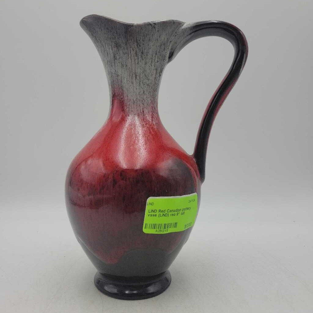 Red Canadian pottery vase (LIND)