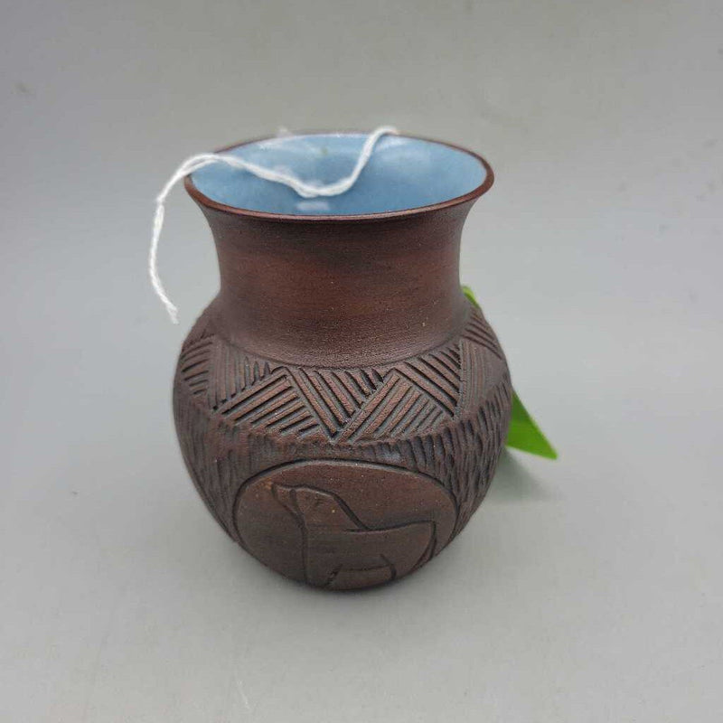 Six Nation Pottery Pot marked KW (DEB)