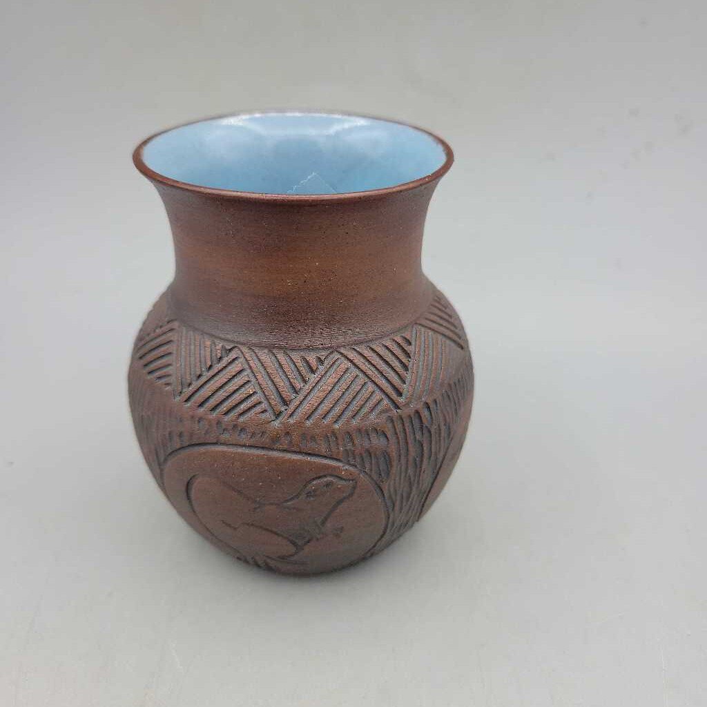 Six Nation Pottery Pot marked KW (DEB)