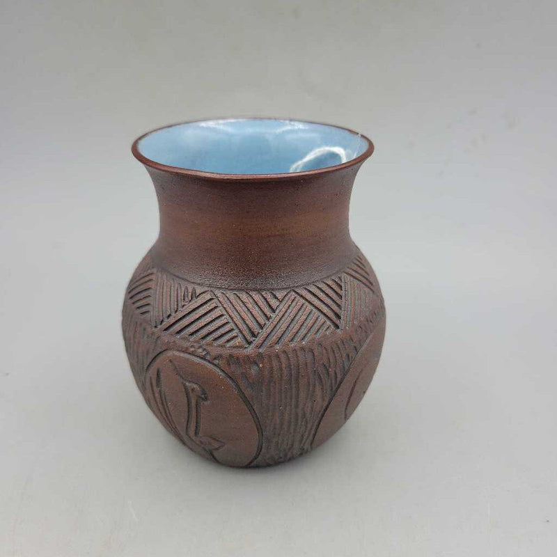 Six Nation Pottery Pot marked KW (DEB)