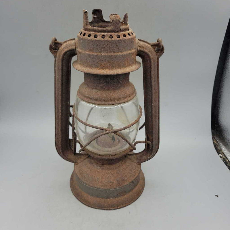 Rustic Oil Lantern (JAS)