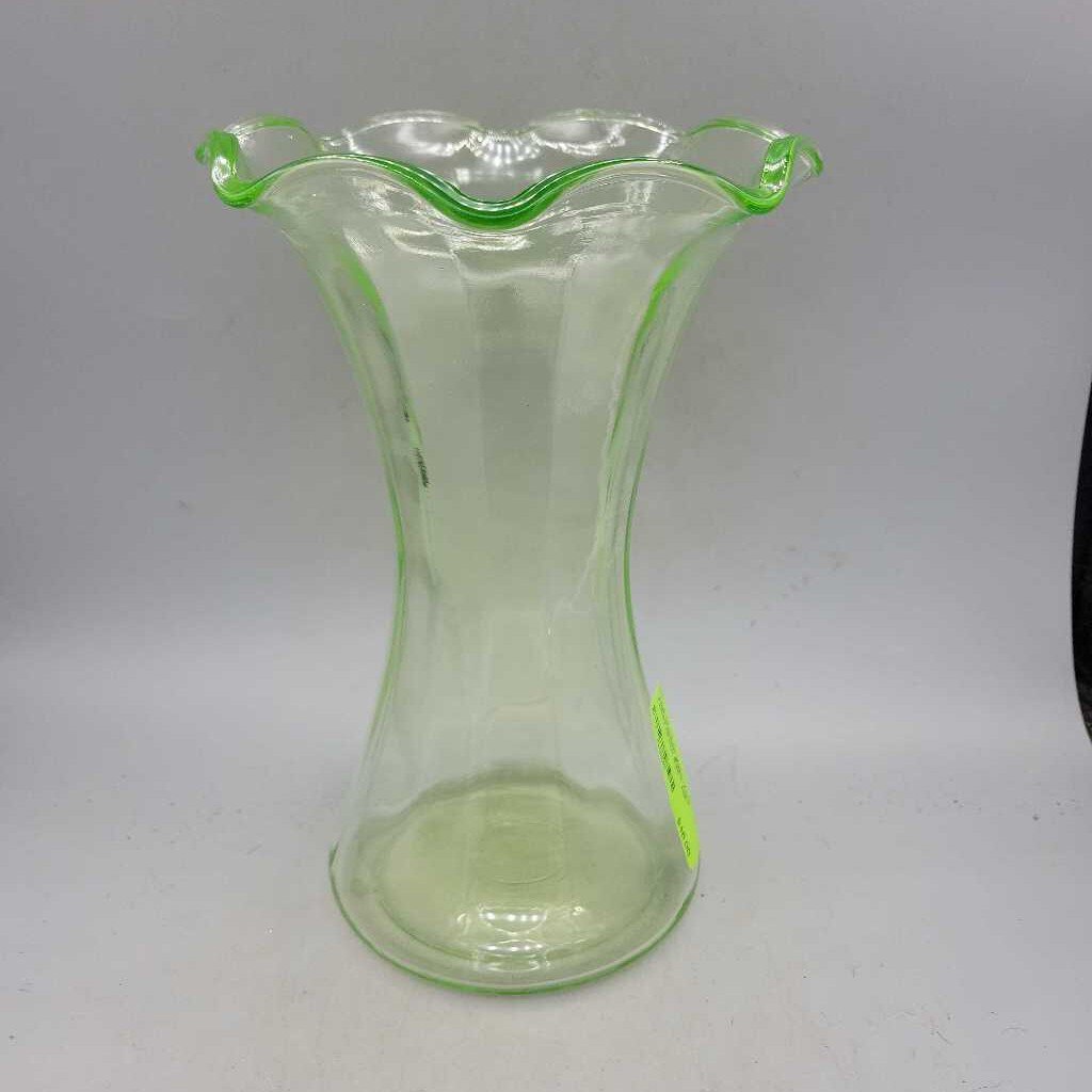 Uranium glass Vase (JAS)