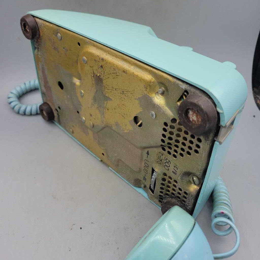 Old Turquoise Dial Phone telephone (DR)