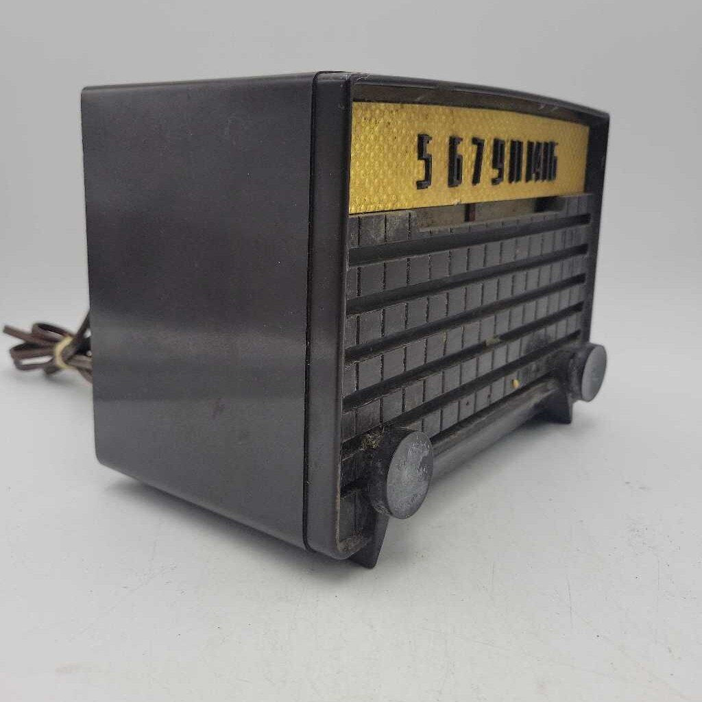1950s Silvertone radio, works (GBZ)