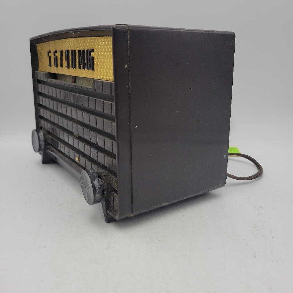 1950s Silvertone radio, works (GBZ)