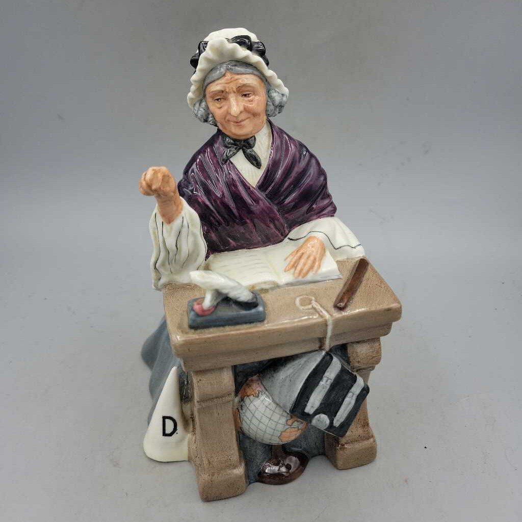 Royal Doulton "Schoolmarm" HN2223 (YVO) (412)