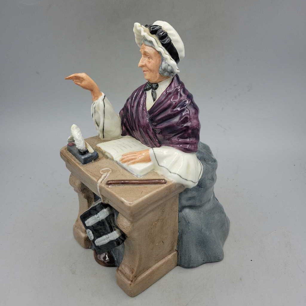 Royal Doulton "Schoolmarm" HN2223 (YVO) (412)