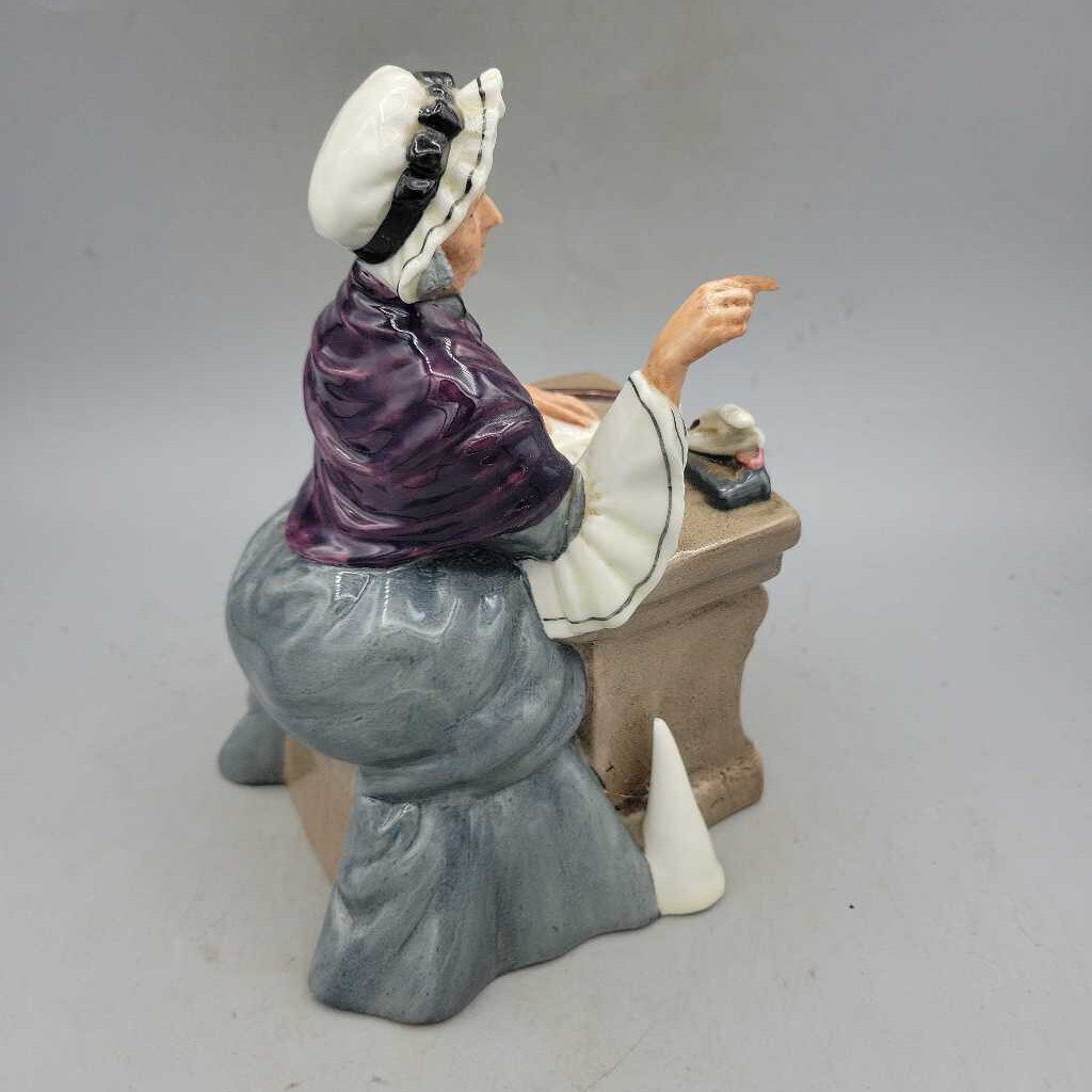 Royal Doulton "Schoolmarm" HN2223 (YVO) (412)