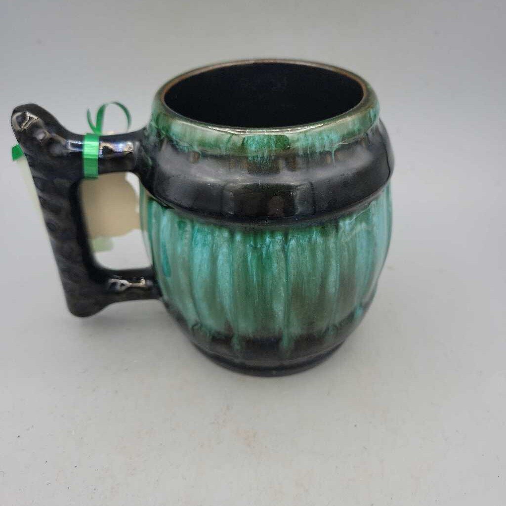 Vintage Blue Mountain Pottery Barrel mug (TRE)