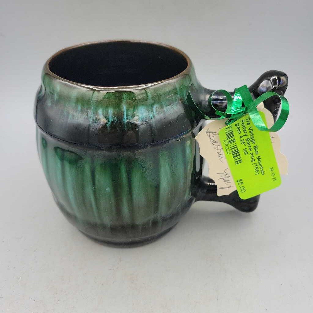 Vintage Blue Mountain Pottery Barrel mug (TRE)