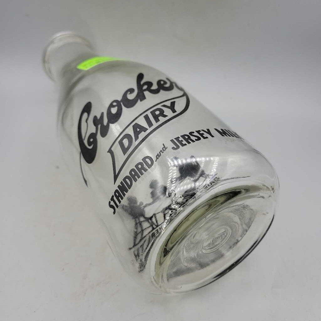 Crocker St. Thomas ACL Quart Milk Bottle (DR)