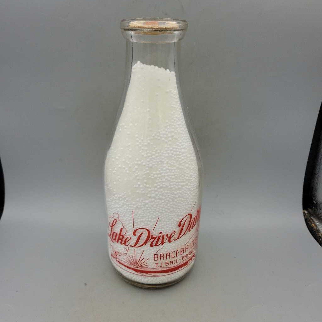 Lake Drive Dairy Quart Milk bottle Bracebridge (JEF)