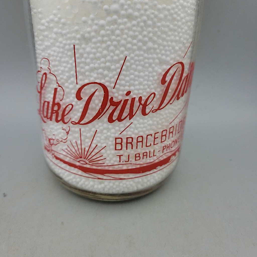 Lake Drive Dairy Quart Milk bottle Bracebridge (JEF)