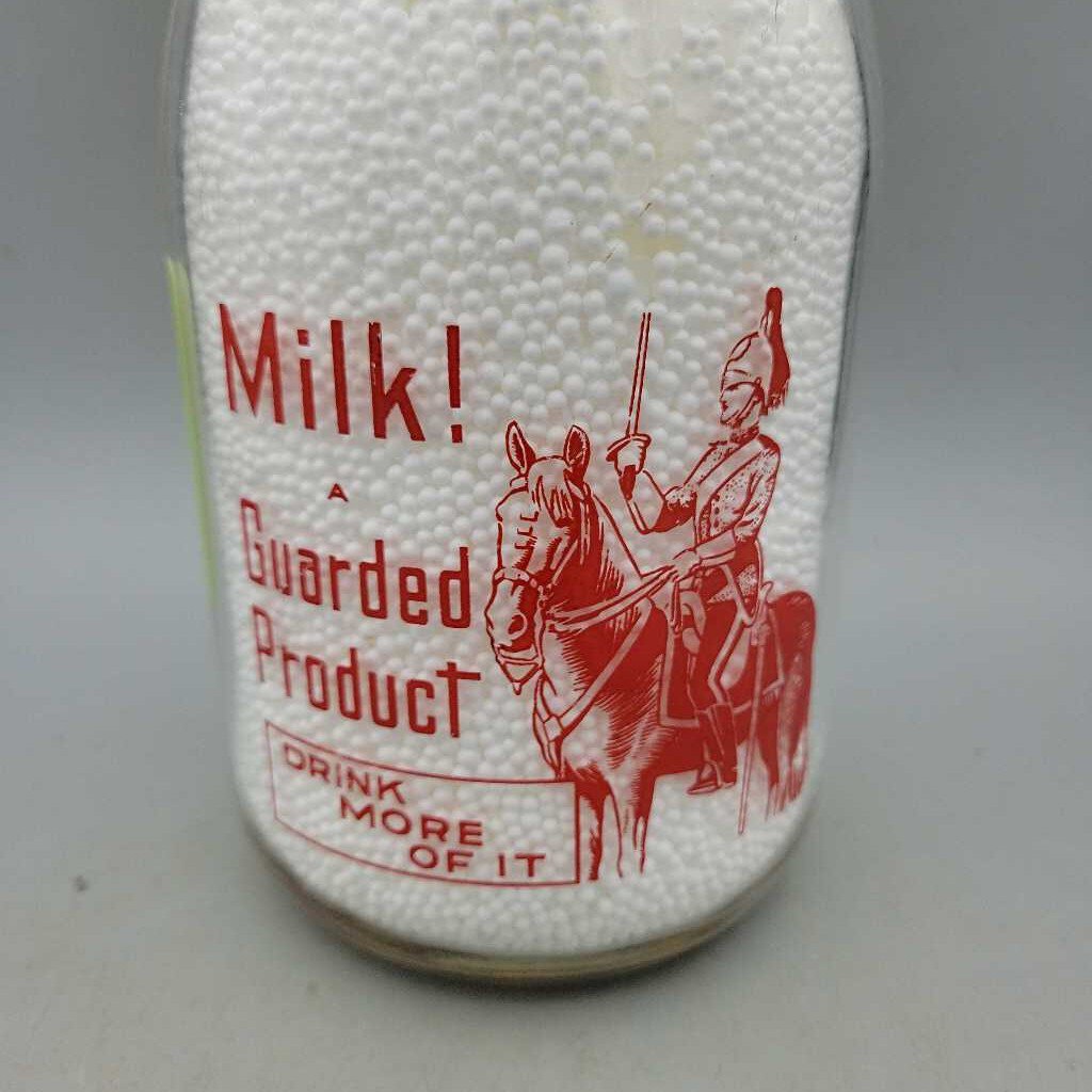 Lake Drive Dairy Quart Milk bottle Bracebridge (JEF)