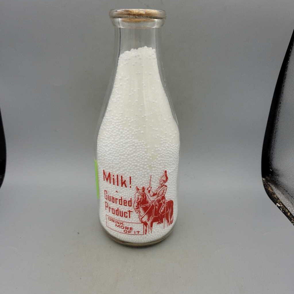 Lake Drive Dairy Quart Milk bottle Bracebridge (JEF)