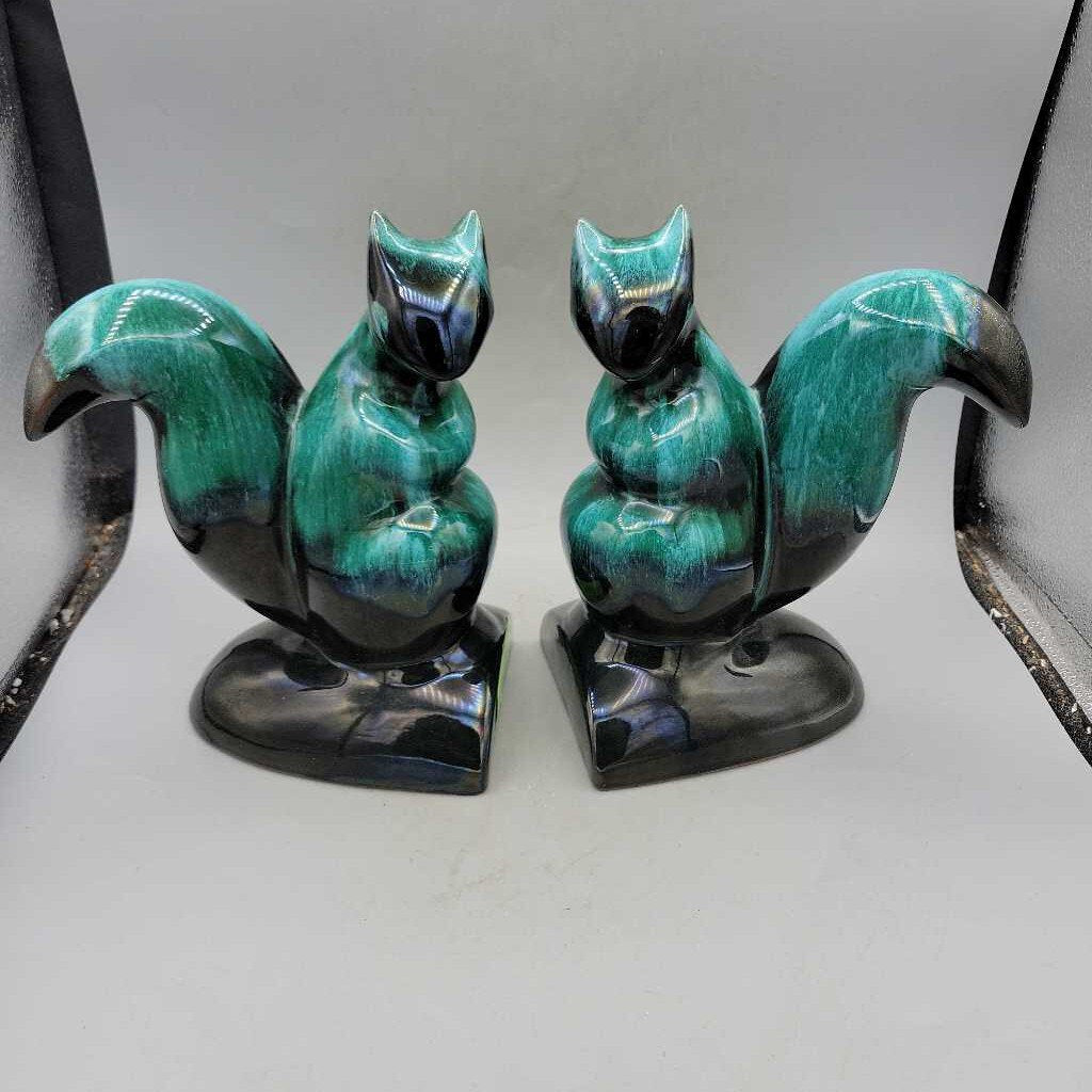 Pair of Blue Mountain Pottery Squirrel Bookends (DS) 3470