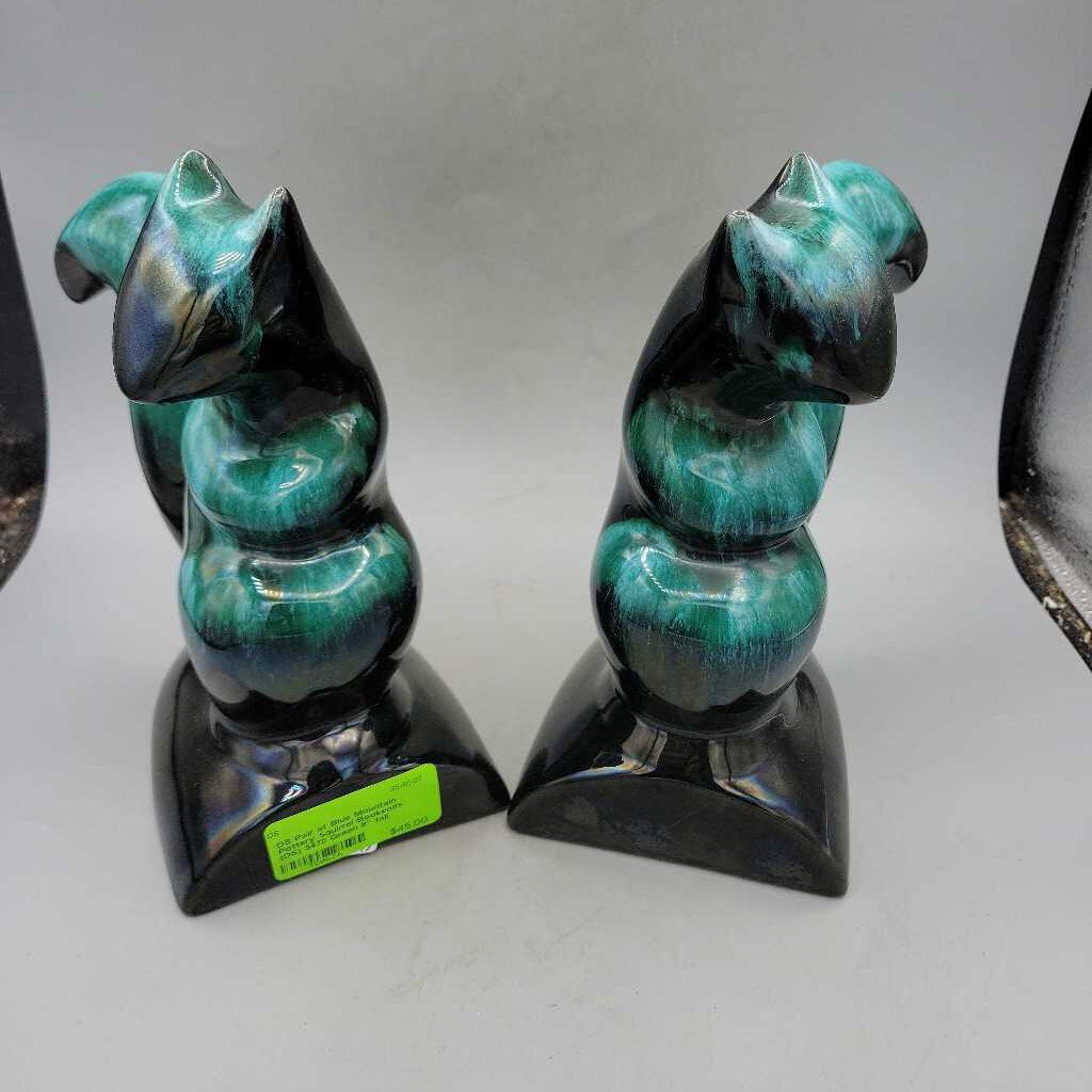 Pair of Blue Mountain Pottery Squirrel Bookends (DS) 3470