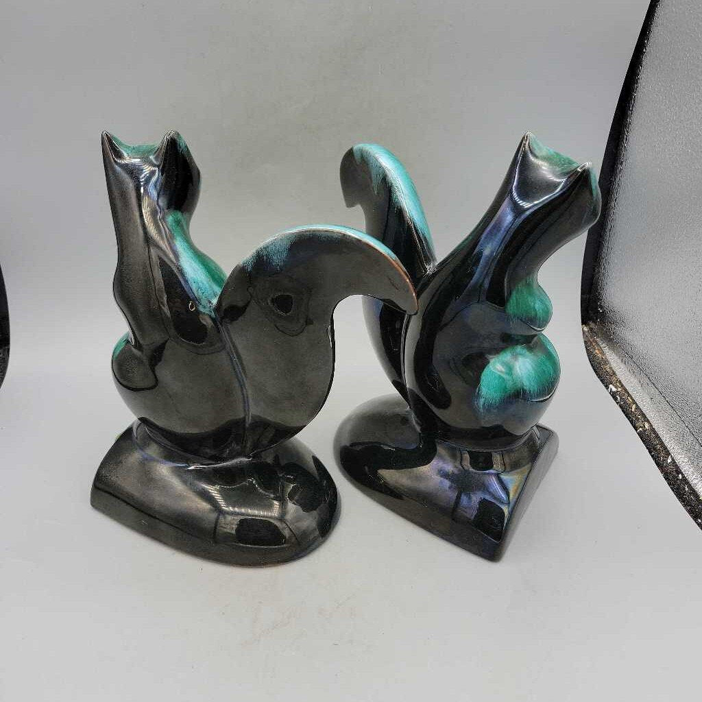 Pair of Blue Mountain Pottery Squirrel Bookends (DS) 3470