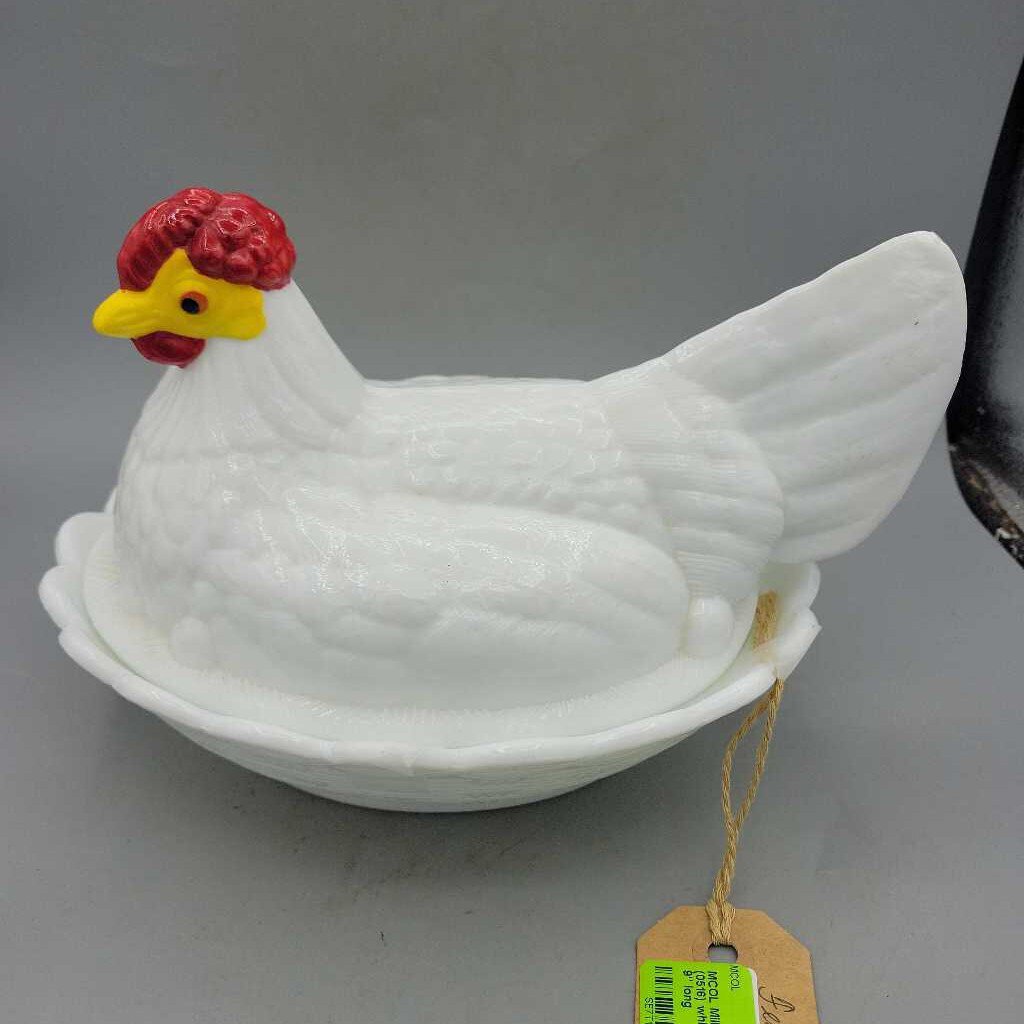 Milk Glass Nesting Hen (0516)